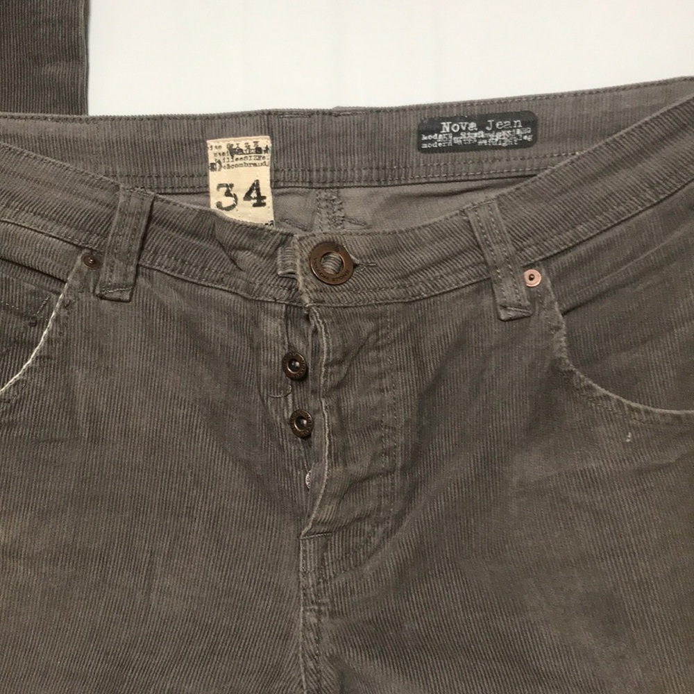 A pair of Volcan Stone Size 34/30